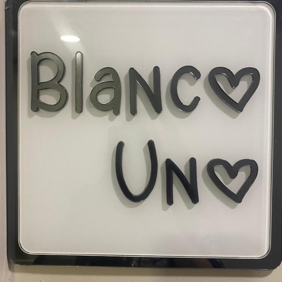 Blanco Uno Apartment Colchester Exterior foto